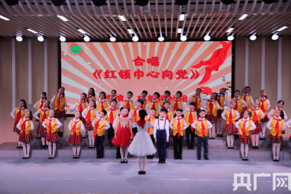 最新红色经典歌曲，自信旋律激荡人心，成就感的歌声振奋人心