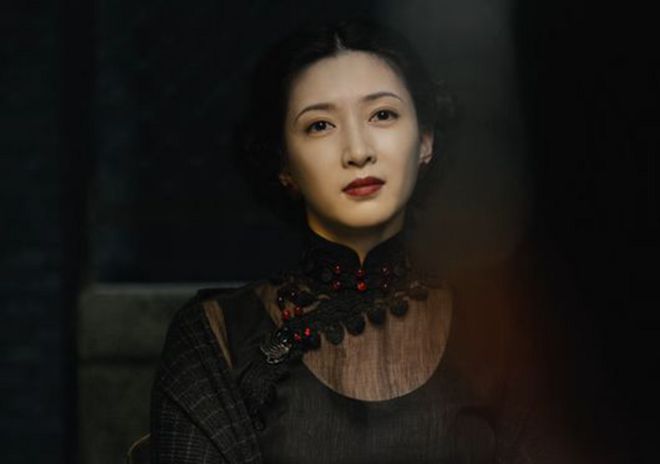 俗演员，演绎非凡人生的魅力之旅