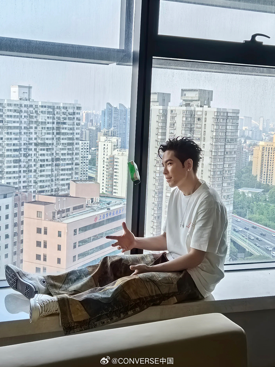 老萧引领科技潮流，重塑生活体验新动态