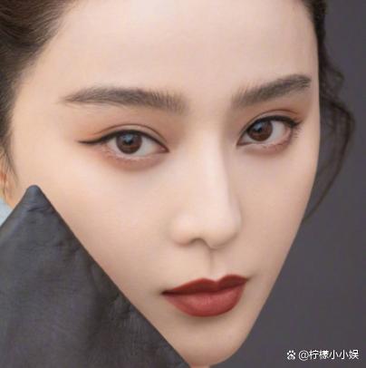 狐狸眼明星，高科技产品魅力之旅的见证者
