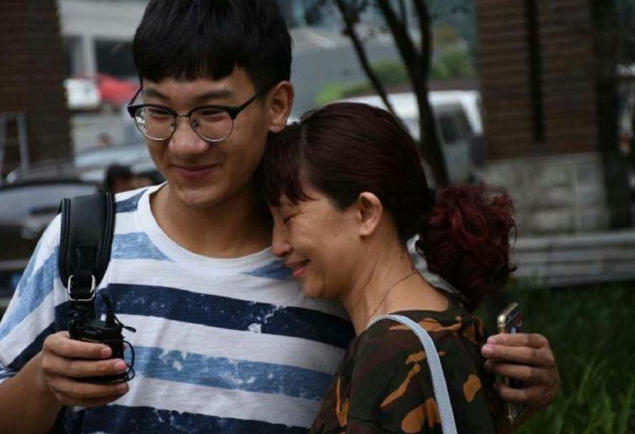 电视剧中的生命诞生之旅，探寻屏幕上的生孩子场景与生命诞生之旅的奥秘