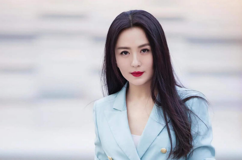 演员杨童舒，星光熠熠的传奇与低调内敛的才华之美