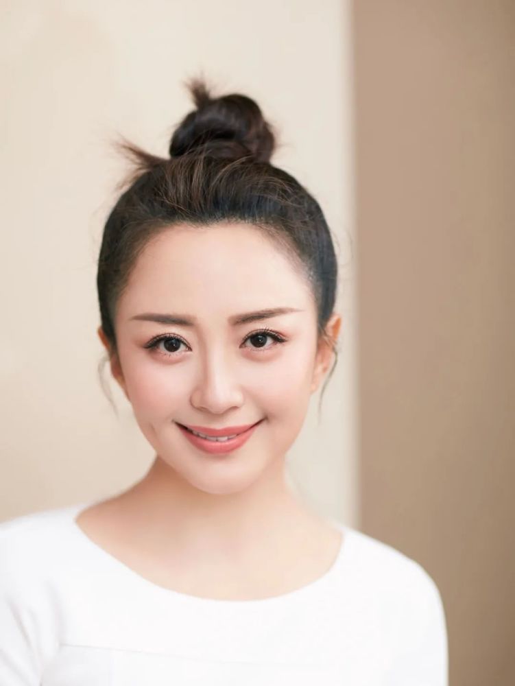 演员杨童舒，星光熠熠的传奇与低调内敛的才华之美