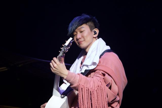 五线明星的闪耀之路，探寻明星的成长与成功之路