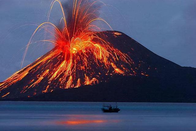 富士山下，友情探险与家的温馨日常