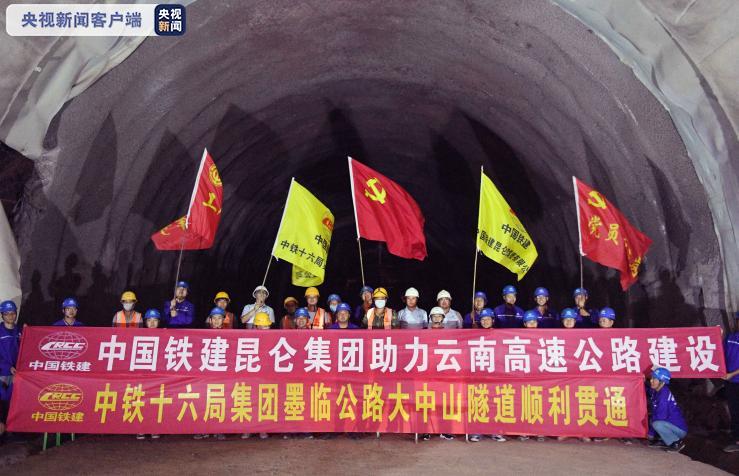 临沧高速公路最新动态，进展与小巷中的惊喜发现