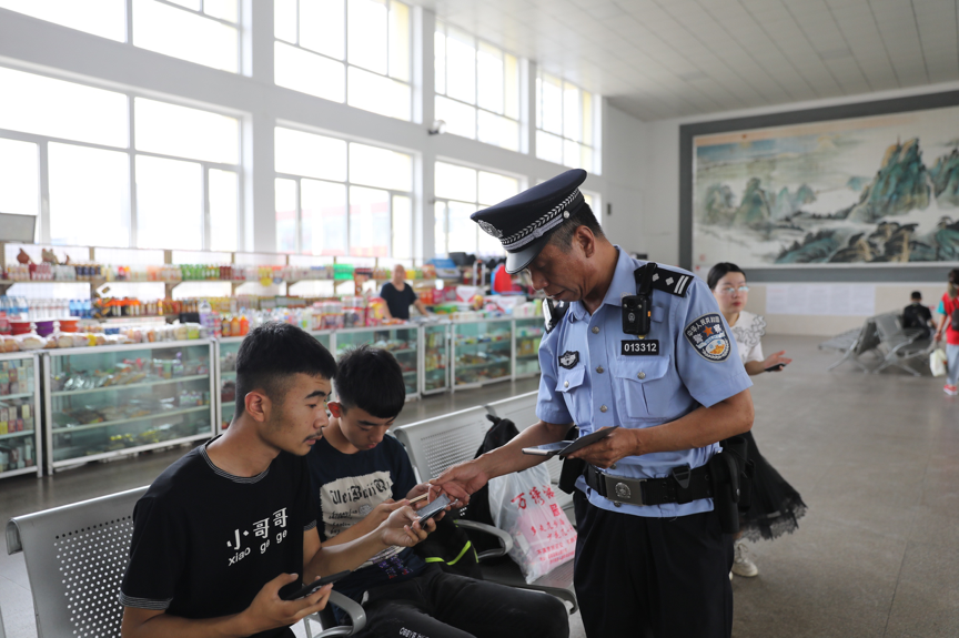 铁路警察改革最新动态与小巷深处的特色小店探秘