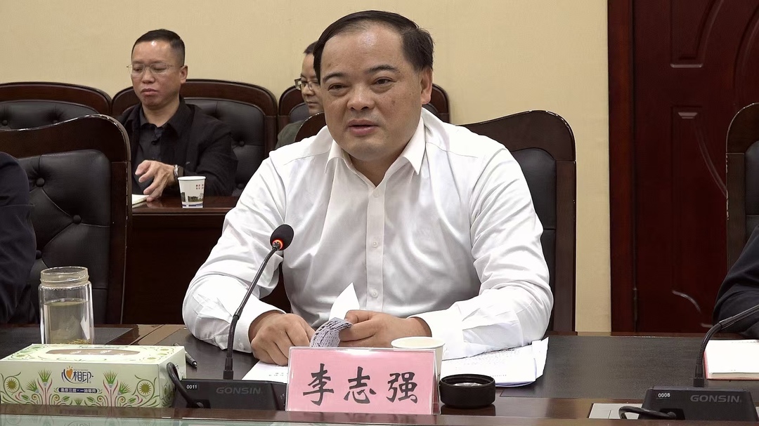 平南镇书记李志强，与自然美景的邂逅与内心平和之旅