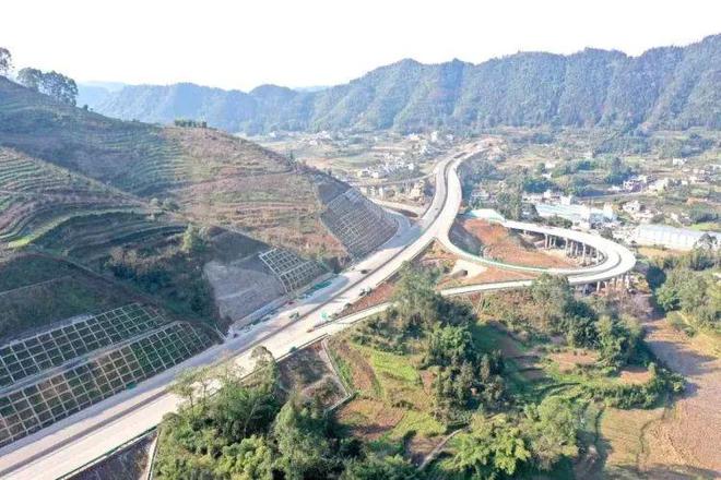 彝良高速公路最新动态，温情故事在路上