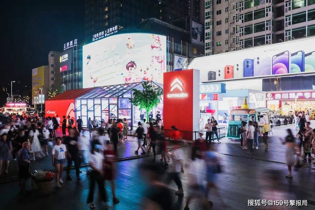 成都最新街景，城市变迁与自信成长同步展现
