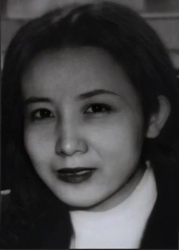 最新女逃犯逃亡路上的温馨日常记录