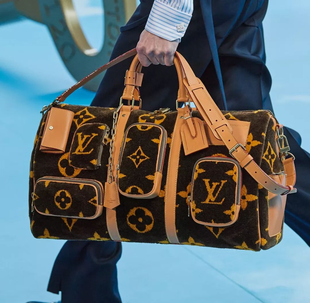 LV最新口袋，爱与陪伴的日常故事之旅