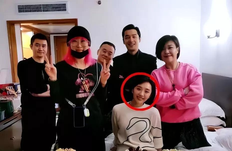 胡歌家人最新照片曝光，探寻明星家庭的私密时刻