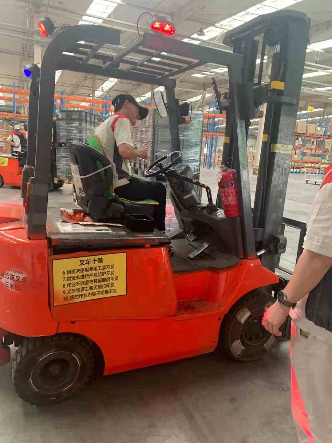 天津市最新叉车工招聘及叉车兄弟的日常温馨时刻